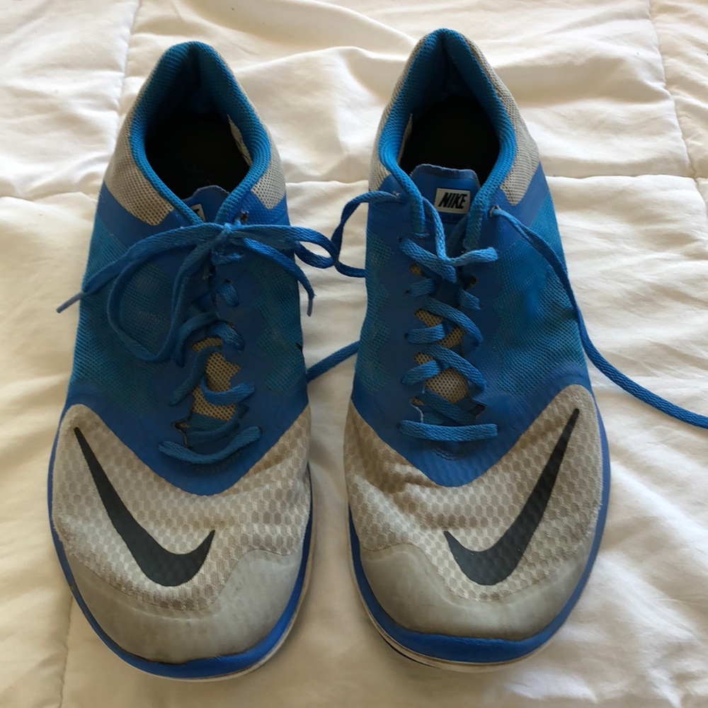 Men’s Nike tennis shoes